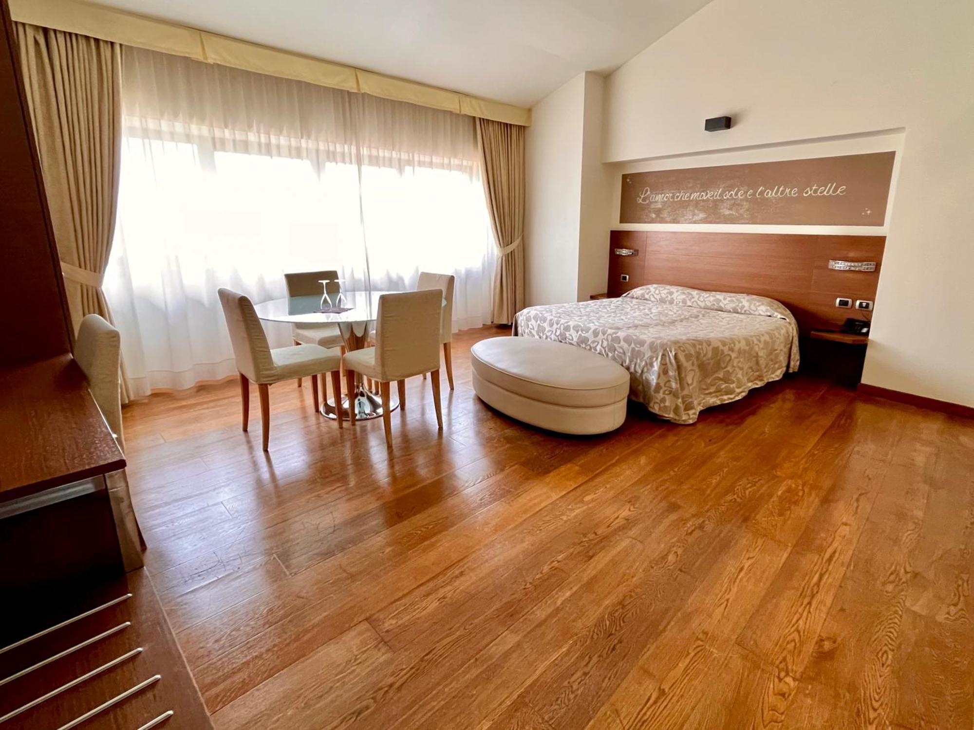 Hotel Lovere Resort & Spa Luaran gambar